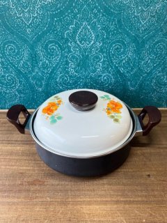 キョロちゃん、レア柄鍋陶器食器セット、極美品、超入手困難品 くまちゃん柄のミニサイズホーロー鍋 country bear