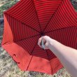 画像7: 昭和レトロな折りたたみ傘　赤黒モダン柄　 (7)