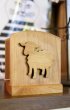 画像1: スカンジナビアン・ヘムスロイド木製北欧ペーパースタンド　子羊 sz705 (1)