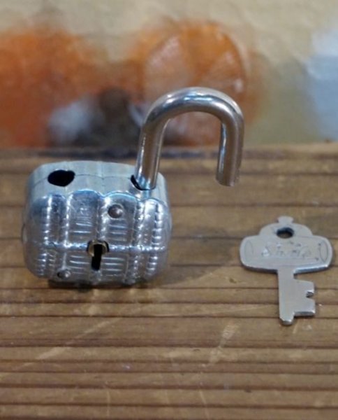 画像1: チビロック　小さな錠前　シルバー　K100 (1)