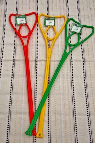 画像1: ハットリのプラスチック　若竹　布団たたき　カラー３種　SZ392 (1)