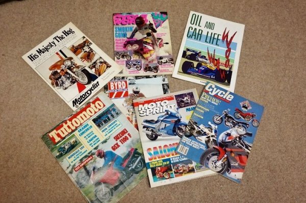 画像1: 海外バイク雑誌　海外二輪車情報カタログ　古雑誌　７冊セット　FZ35 (1)