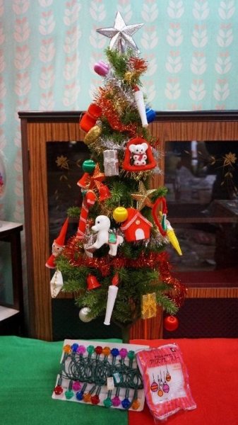 画像1: 昭和レトロなクリスマスツリーセット　90cm　プラスチックツリー　オーナメント　20球ライト付き　SD845 (1)