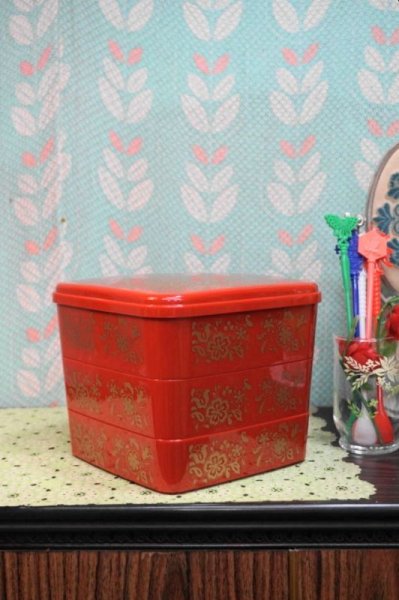 画像1: レトロ３段重箱　赤茶系　花柄　JB12 (1)