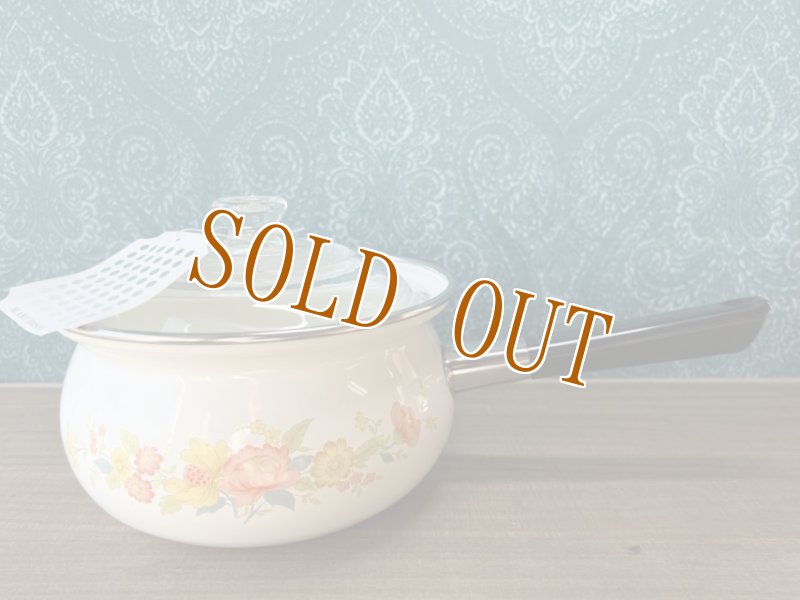 画像2: マルビシ　ホーロー片手鍋　優しいクリームカラーの花柄　20cm　ガラス蓋　HN315 (2)