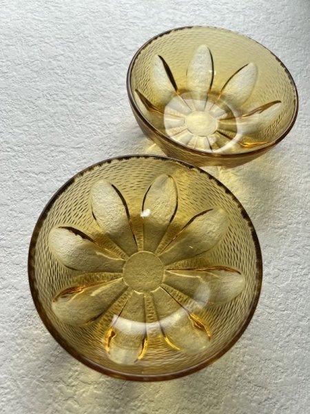 画像1: アンバーガラス　花模様の小鉢　飴色　器　1個　GU152 (1)