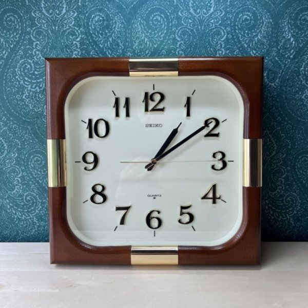 画像1: SEIKOquartz　セイコークオーツ　壁掛け時計　モダンゴールド　木製　ミッドセンチュリー　 (1)