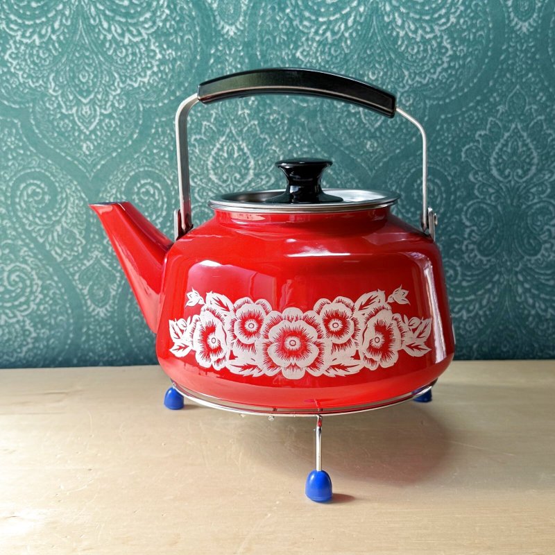 画像10: 北欧風　ホーローケトル　レッド　赤にホワイトの花柄　vintage　琺瑯やかん (10)