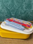 画像2: ミスタードーナツ　OSAMU　ノベルティ　DELICIOUS TOUR　お弁当箱　原田オサム　PB47 (2)
