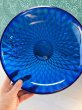 画像2: 大きなブルーの綺麗なプラスチック製の丸皿トレー　 (2)