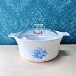 画像1: PYREX　パイレックス　パイロセラムスキレット　【ファンシーブルー】　キャセロール　ガラス鍋　丸形　花柄　20cm (1)