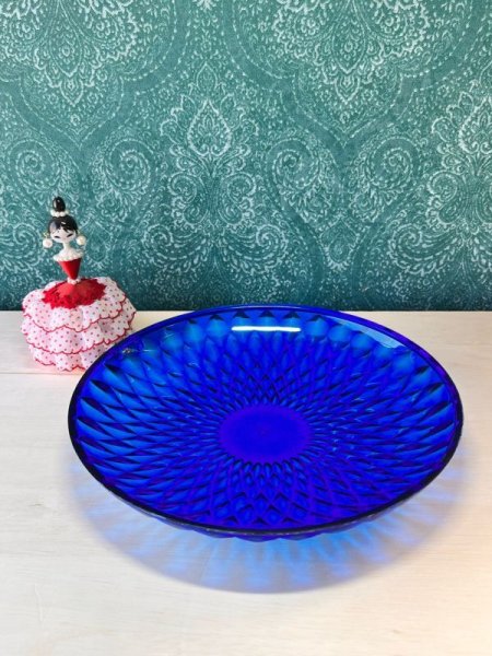 画像1: 大きなブルーの綺麗なプラスチック製の丸皿トレー　 (1)