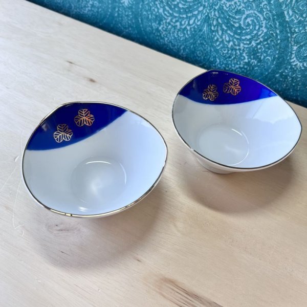 画像1: 和食器　紺に三つ葉　小鉢　2個セット (1)