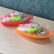 画像2: おふろでぷかぷかセット★ブリキ金魚　おもちゃ　水ピス　船ケース入り　OM502 (2)