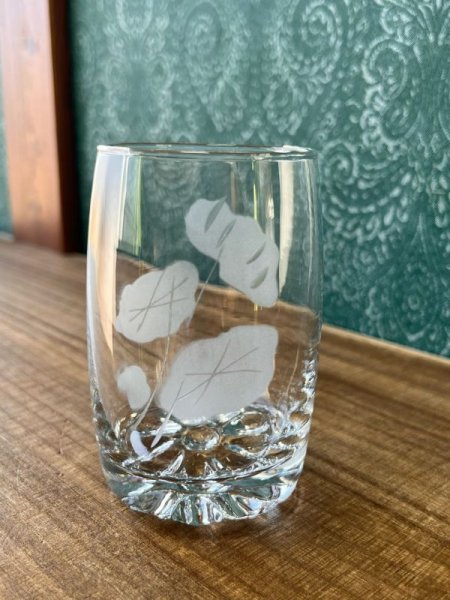 画像1: 蓮のような模様　大きめのグラス　 (1)