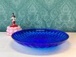 画像4: 大きなブルーの綺麗なプラスチック製の丸皿トレー　 (4)