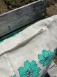 画像4: ウエスティ　グリーンの大胆な花柄クッションカバー　座布団カバー　レトロポップ70年代　 (4)