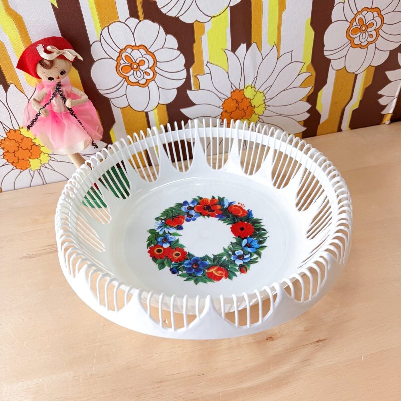 画像1: デザインが素敵なラスチックざる　花柄　フラワー　ホワイト (1)