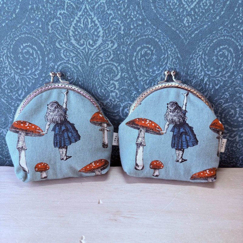 画像1: hapihapi　handmade　レトロ　アリス　がま口財布　左右カン付き大　キルト入り　グリーン (1)