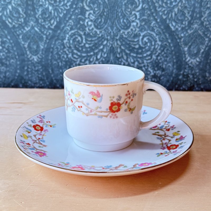 画像1: Fancy china 日本製　花と蝶カップ＆ソーサー　 (1)
