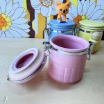 画像8: 昔懐かしファンシーカラーの陶器製の保存容器　砂糖やお塩に！　3個セット (8)