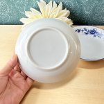 画像5: ホワイトにブルーの花柄のサラダボウル　ブルーローズ　取り皿にも。1枚〜 (5)