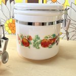 画像3: 陶器かと思ったらプラスチックのなんちゃってキャニスター2個セット　保存容器　フルーツ (3)