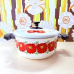 画像1: レトロポップ　タイガー　モンセーブル　花柄ホーロー鍋　レッド　20cm　 (1)