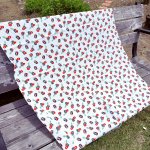 画像1: 昭和レトロ　りんご　いちご　チェリーの缶詰　コットン　綿　サッカー生地　はぎれ　76×132cm (1)