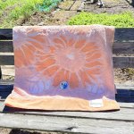 画像1: オレンジ系花柄タオルケット　シングルサイズ　 (1)