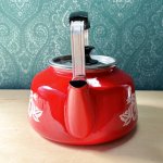 画像2: 北欧風　ホーローケトル　レッド　赤にホワイトの花柄　vintage　琺瑯やかん (2)