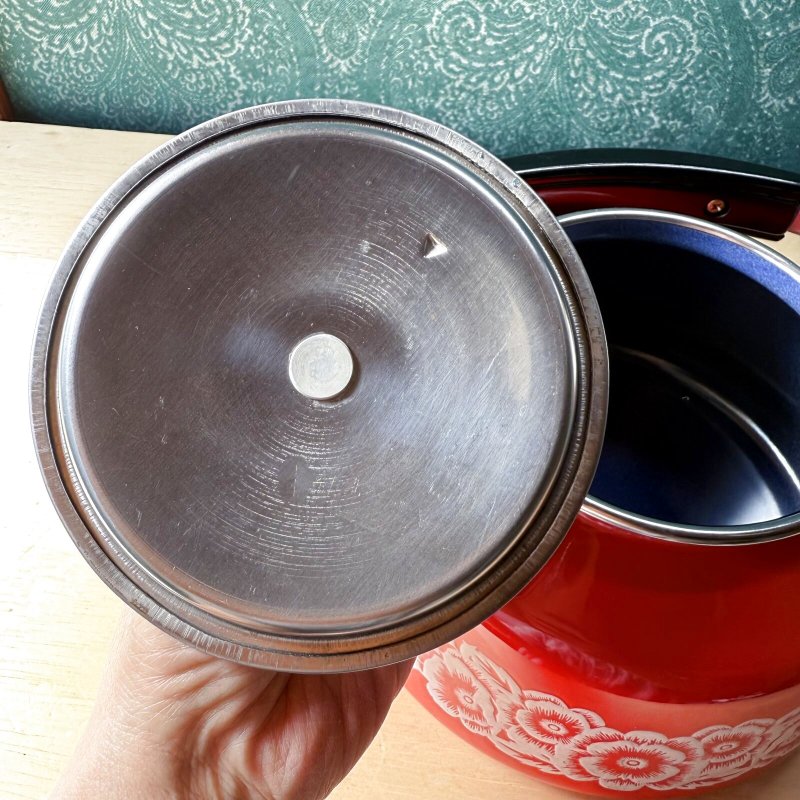 画像6: 北欧風　ホーローケトル　レッド　赤にホワイトの花柄　vintage　琺瑯やかん (6)