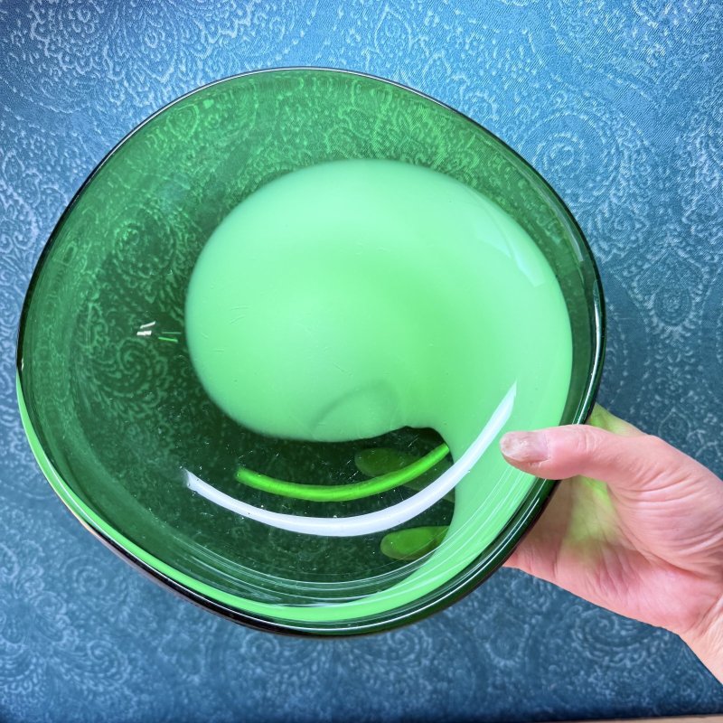 画像6: マルティグラス　ガラス製大きめのサラダボウル　グリーン　乳白色　vintage (6)