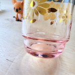 画像5: ピンクガラスにクリーム色のお花のグラス　 (5)