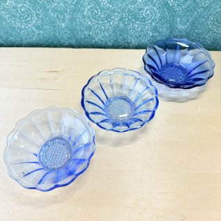 古いガラスの氷コップ プレスガラス 青ガラス各種 花柄 ガラス器