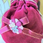画像2: ベロアの巾着　金紐　花　ワインレッド系 (2)
