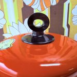 画像3: ワカバト つまみが可愛い!オレンジ蓋ホーロー片手鍋 花柄 18cm (3)