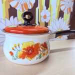 画像5: ワカバト つまみが可愛い!オレンジ蓋ホーロー片手鍋 花柄 18cm (5)