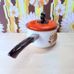 画像6: ワカバト つまみが可愛い!オレンジ蓋ホーロー片手鍋 花柄 18cm (6)
