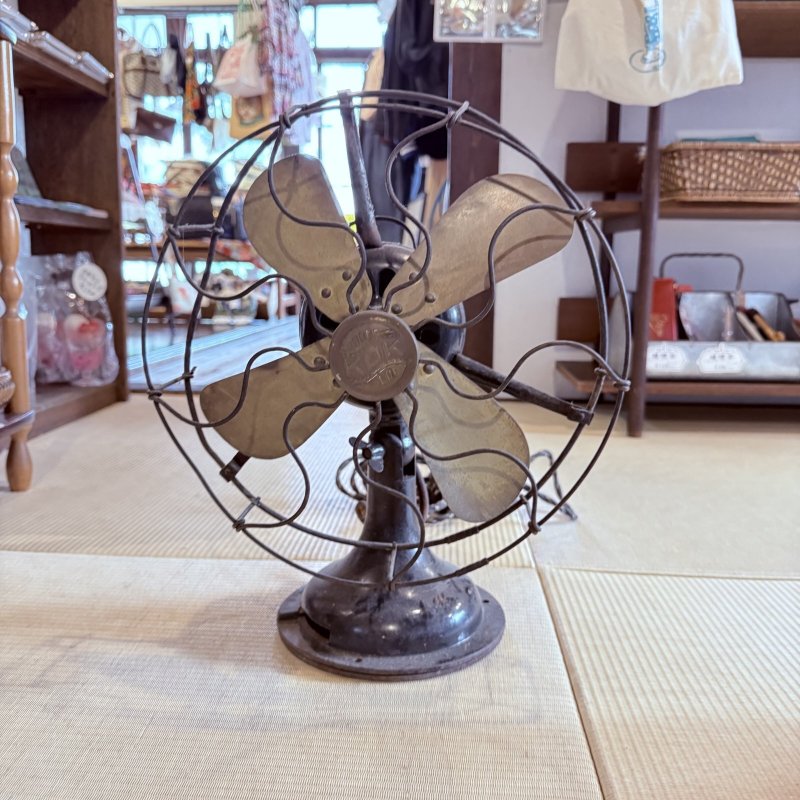 画像2: 昭和レトロな鉄製の扇風機　KDK　ジャンク　映画やドラマの撮影小道具　インテリアに！ (2)