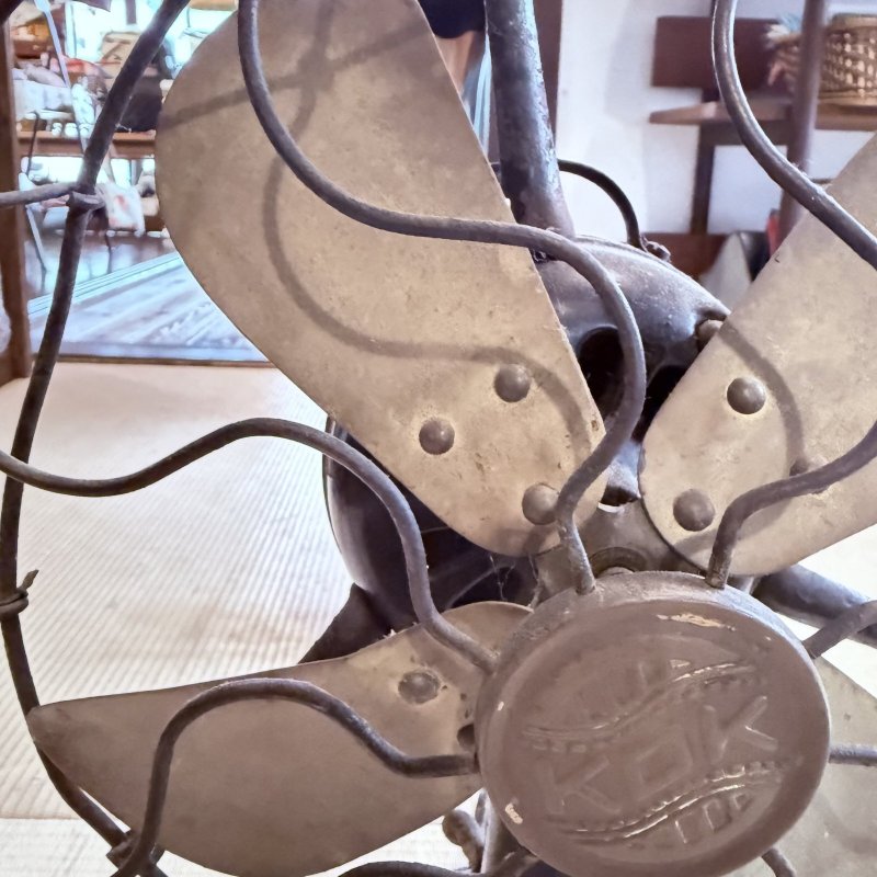 画像4: 昭和レトロな鉄製の扇風機　KDK　ジャンク　映画やドラマの撮影小道具　インテリアに！ (4)