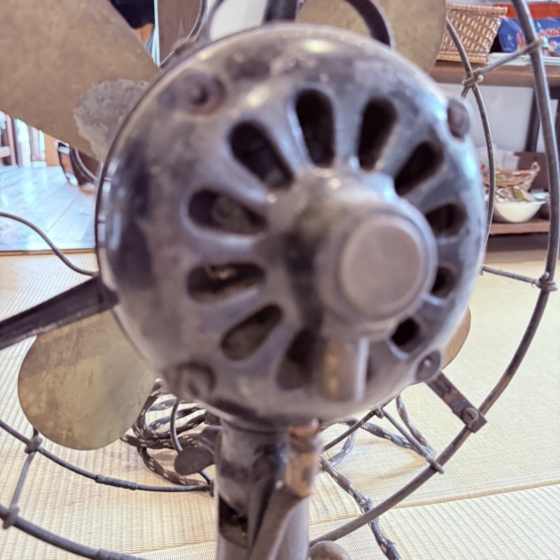 画像8: 昭和レトロな鉄製の扇風機　KDK　ジャンク　映画やドラマの撮影小道具　インテリアに！ (8)