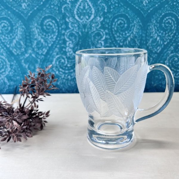 画像1: 東洋ガラス　葉模様が美しい　ガラス製　ジョッキ　ガラスコップ (1)