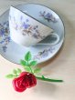 画像2: fancy　China　ファンシーチャイナ　ティーカップ＆ソーサー　ブルー＆ピンクの花柄 (2)