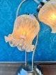 画像4: アンティークゴールド　花のガラスシェードのテーブルランプ　卓上ライト　タッチライト　KG751 (4)