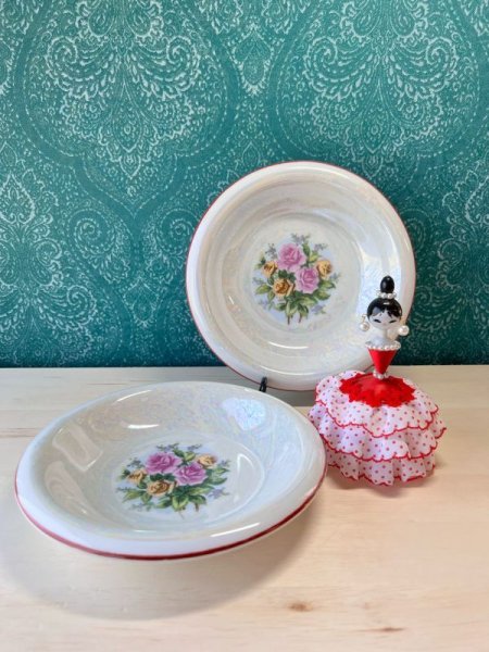 画像1: パールの貝のような薔薇柄プレート皿　2枚セット　昭和花柄　 (1)
