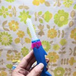 画像7: とびだしジョーズ★カッター飛び出し玩具　鮫　サメのおもちゃ　カラー３種　 (7)