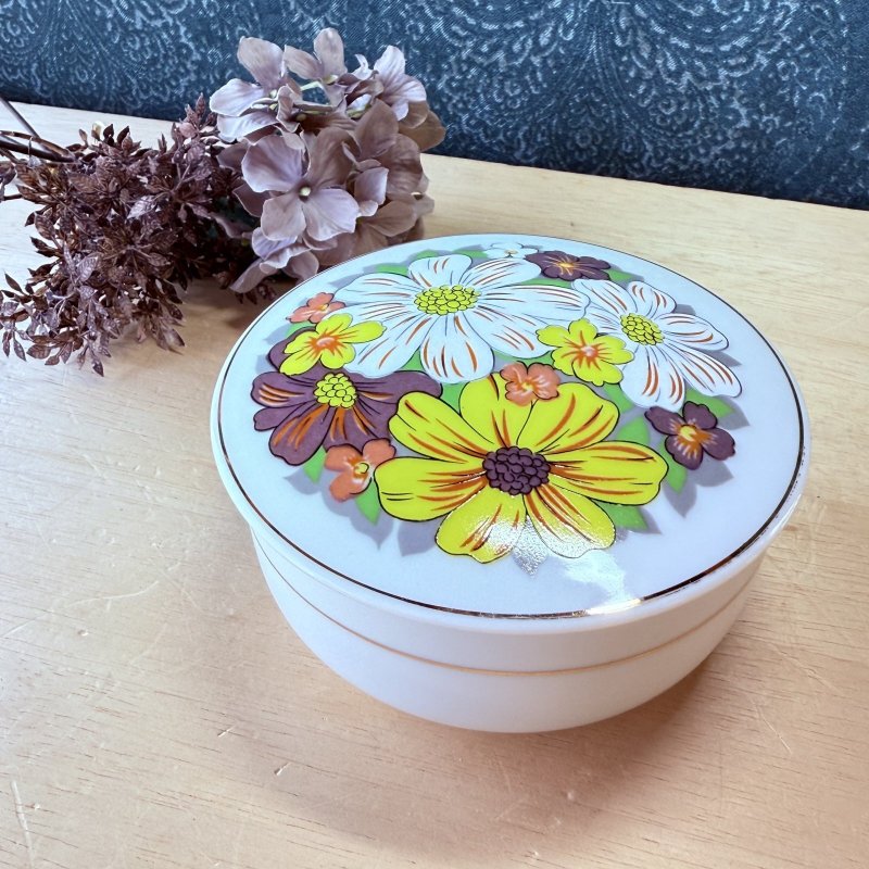 画像1: 陶器製　蓋に花柄のお菓子入れ　容器　 (1)