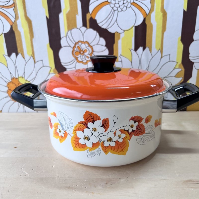 画像1: オレンジ蓋　ホーロー両手鍋　花柄　20cm　 (1)