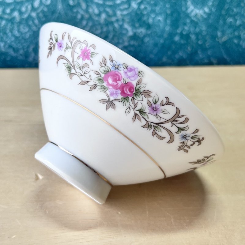 画像1: エレガントなピンクの花々のお茶碗　 (1)